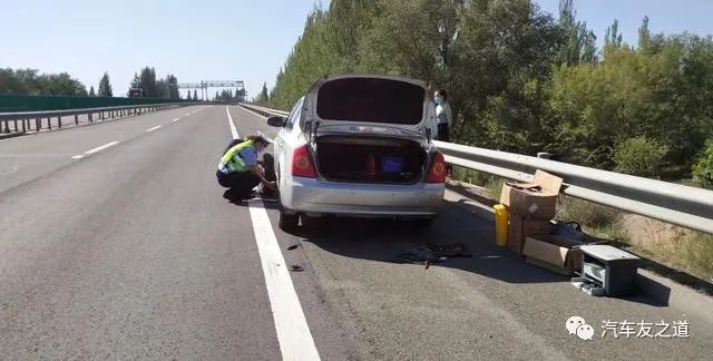 车高速爆胎应该怎么做_高速爆胎要报交警吗_高速爆胎车应该做什么保养