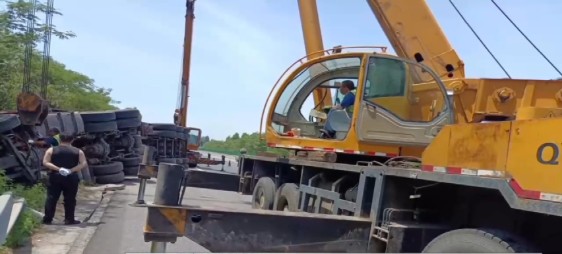 救援高速钱拖车服务是什么_高速救援服务拖车多少钱_高速救援队拖车怎么收费