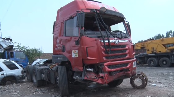 高速救援服务拖车多少钱_救援高速钱拖车服务是什么_高速救援队拖车怎么收费