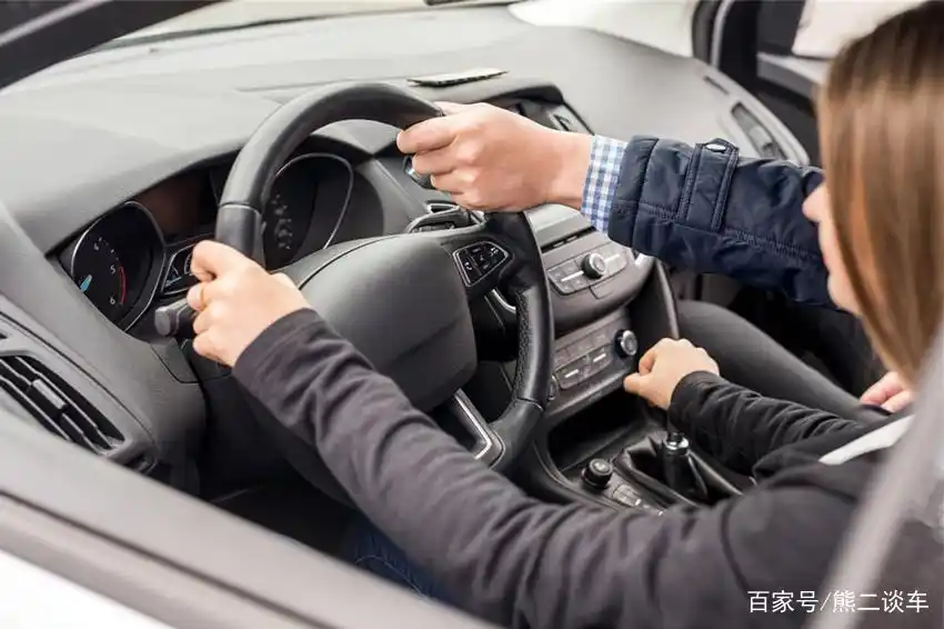 汽车跑高速噪音大？先别急着做隔音，3个方法，轻松解决问题