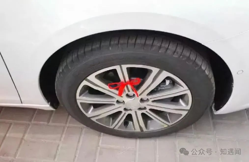 高速换胎注意什么_高速路换胎_高速换车胎