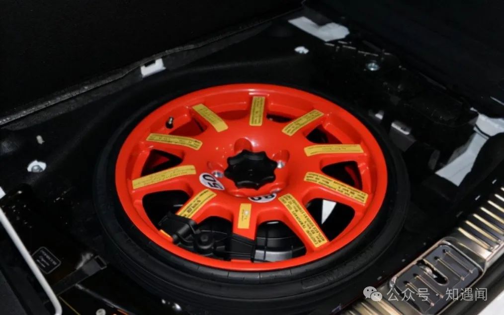 高速换车胎_高速换胎注意什么_高速路换胎