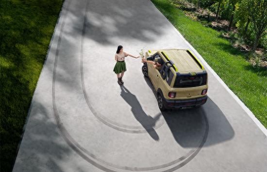 车辆高速行驶状态下突然爆胎怎么办