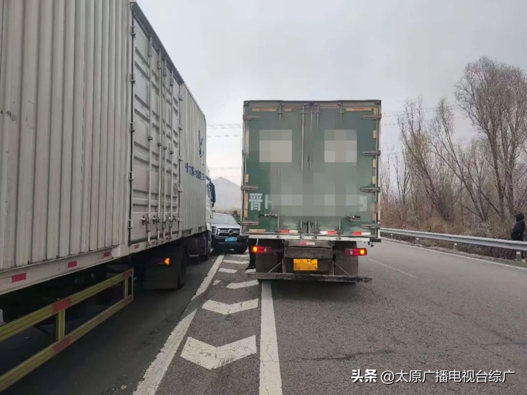 高速车胎爆胎_高速上爆胎_高速上胎爆了