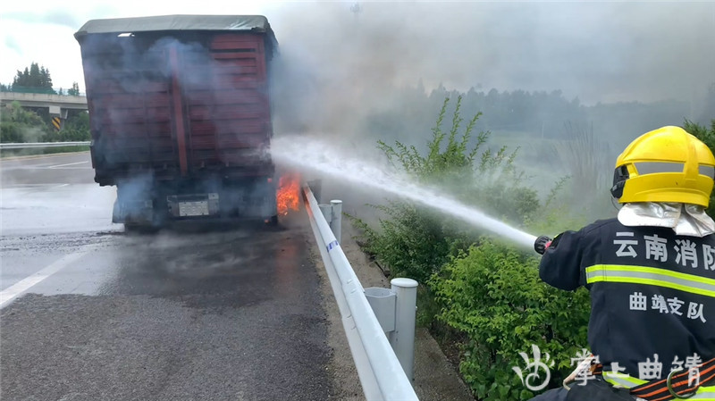 高速上爆胎叫救援车多少钱_救援高速爆胎视频_高速爆胎救援