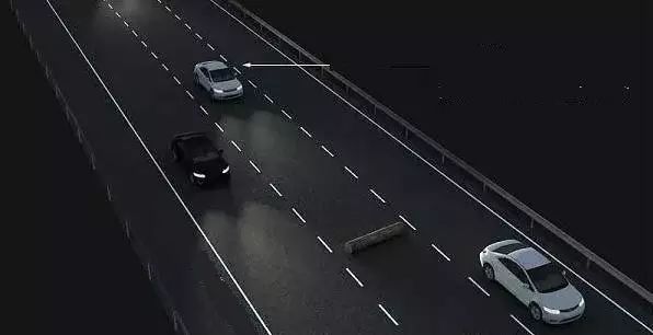 高速爆胎车上路怎么办_高速上面爆胎_车爆胎在高速上