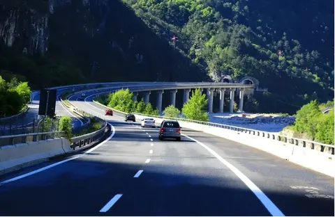 车高速没油了怎么办_高速没有加油站怎么办_高速私家车没有油怎么办