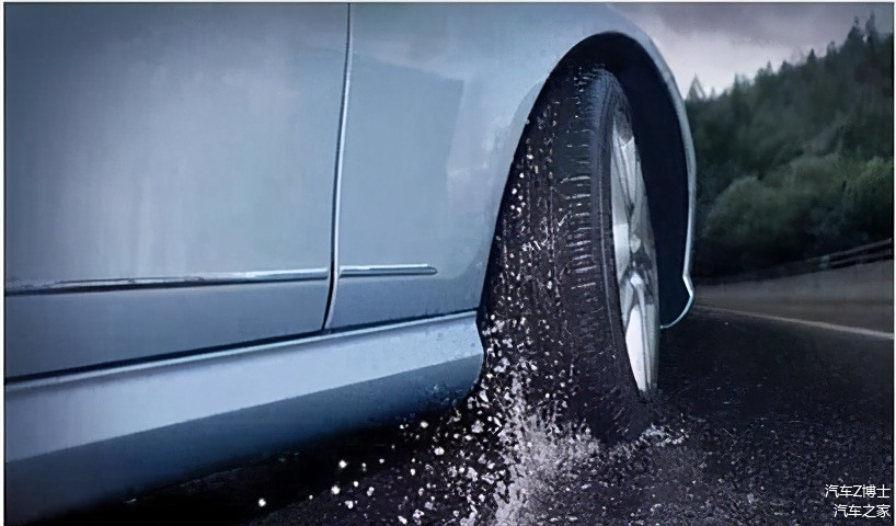 高速公路车辆爆胎_公路高速爆胎车视频_车在高速公路爆胎