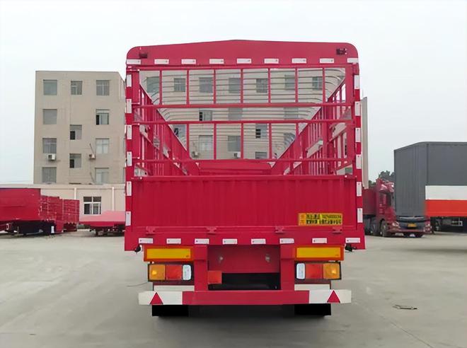 拖车叫保险还是4s店_拖车叫一下多少钱_叫拖车