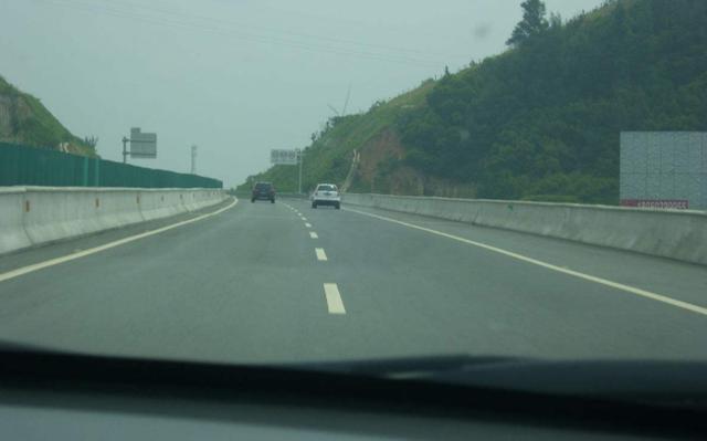 车子在高速没有油了怎么办_高速车没油交警怎么处罚_高速路车子没油怎么处理