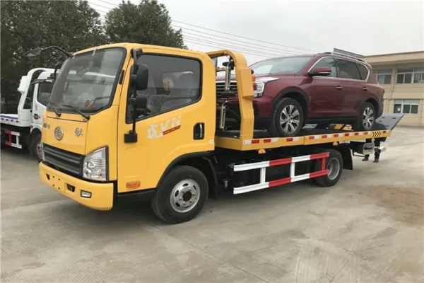 平板拖车和拖绳拖车哪种方式更安全？